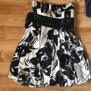 Strapless floral dress by Speachless